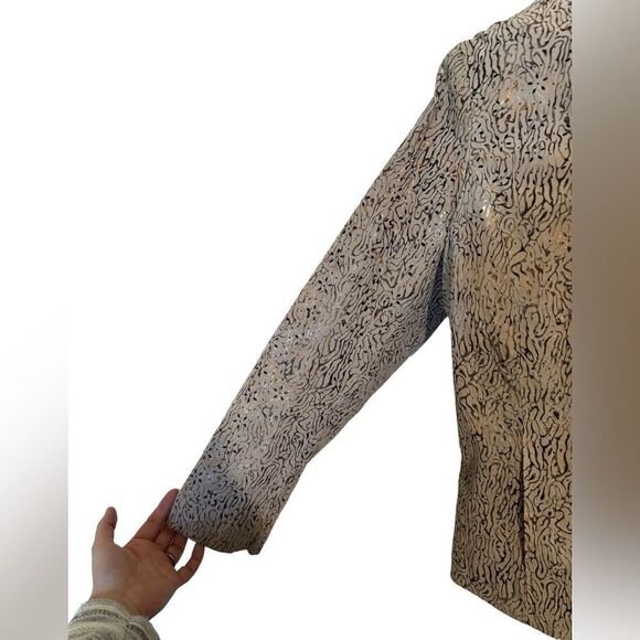 Chicos 100% Leather Laser Cut Out Lightweight Jacket - Picture 7 of 13